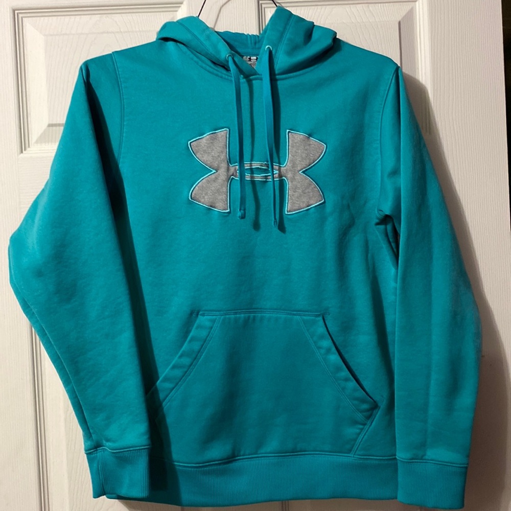 Junior’s Medium like new Under Armour Hoodie!